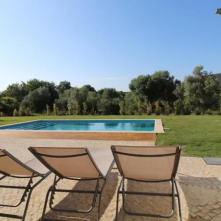 Semi-detached With Pool In Rural Setting Willa