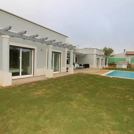 Semi-detached With Pool In Rural Setting فيلة إيستوا