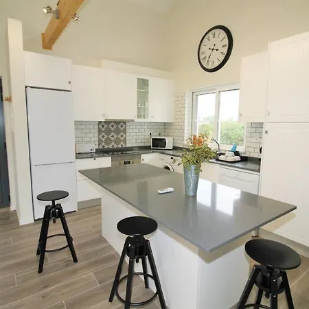Semi-detached With Pool In Rural Setting