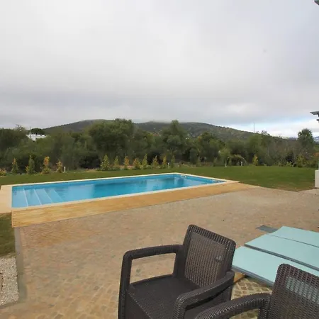 Vila Semi-detached With Pool In Rural Setting